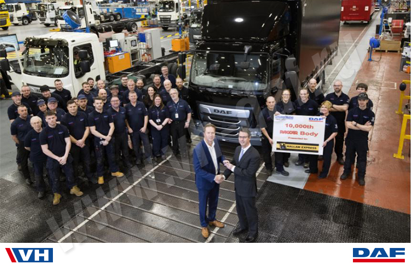 01_hallam_express_receives_keys_of_10_000th_daf_truck_with_as-factory_paccar_body